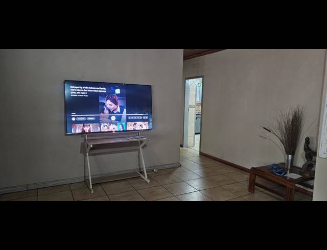 3 BEDROOM FREESTANDING FOR SALE IN OOS EINDE
